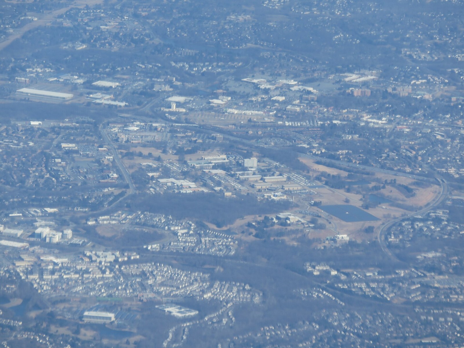 Vista aérea em 2019 do campus do National Institute of Standards and Technology em Gaithersburg, Maryland, Estados Unidos.